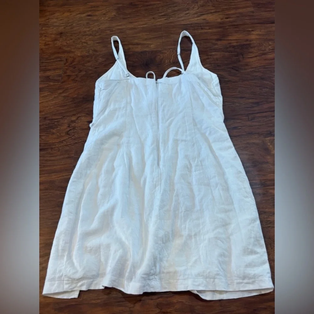 Aberrombie & Fitch White Linen Midi Tie Waist Dress
Size Medium - Picture 3 of 4